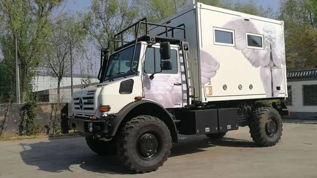 乌尼莫克 u4000   俗称 "越野之王".