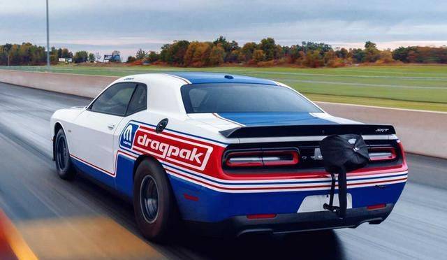 肌肉车中的翘头小王子