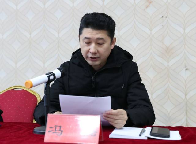 张航宣读《关于成立路南区和平街周边二期区域棚改工作指挥部的通知》