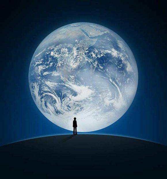 微信开启界面中,站在地球上的人是谁?