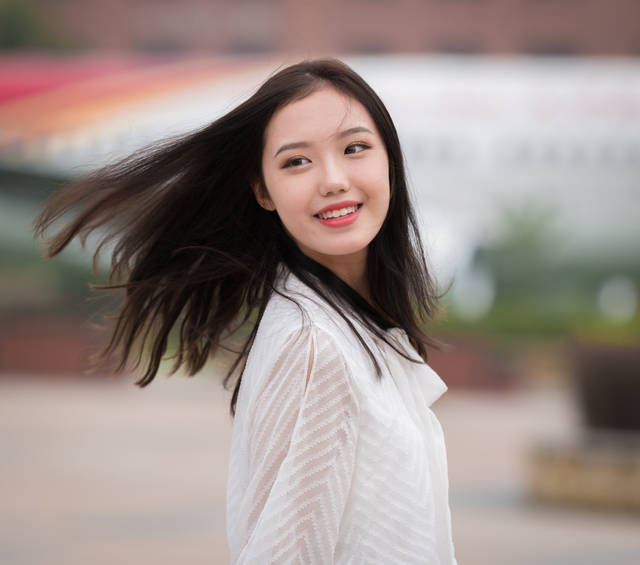 天航校花 陈昱含:"辣妹子"才貌双全 颜值不输明星_手机搜狐网