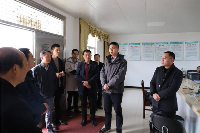 11月20日,区委副书记,区长姜皓到南郊办事处,何店镇调研精准扶贫工作.