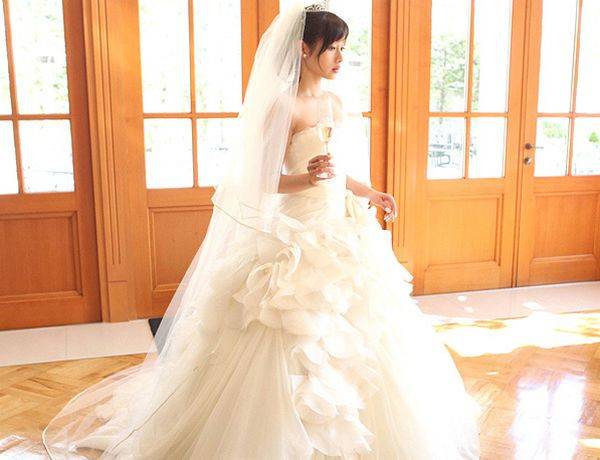 日本女星婚纱造型大盘点,最美的是?快把你的老婆带回家!