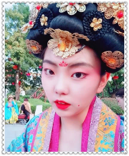 不倒翁小姐姐狐逗豆:坦言没人追,素颜照流出后,网友:舍不得追