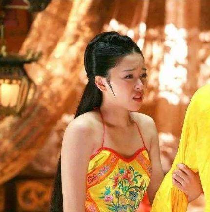 女星穿上"肚兜"有多撩人最美的几位都在这了,最后一位堪称尤物