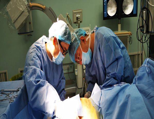 癌痛患者的福音:鞘内镇痛泵植入术——四川省首例鞘内镇痛泵植入术