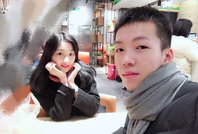 tes战队打野xx发微博晒娃,网友:lpl最美老婆!