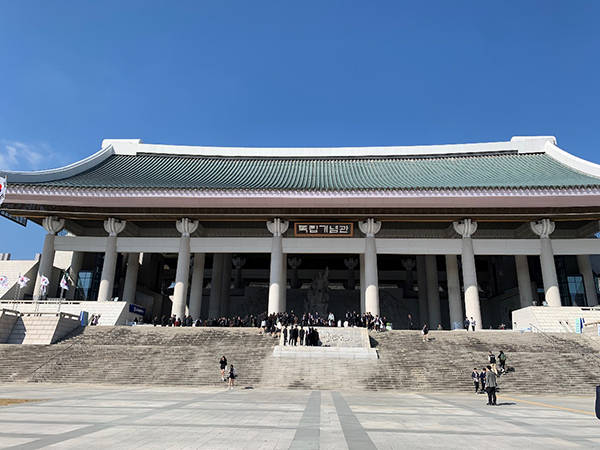 cn)记者随中国外交部新闻代表团来到了韩国忠清南道天安市,参观了韩国