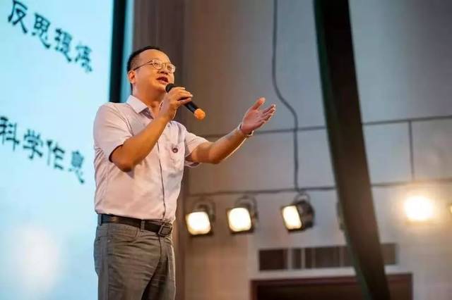 在2019年高考中亲自带出全省理科38名的徐皓璟同学,创下福州八中近年