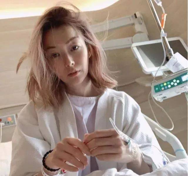 郑秀文患病住院素颜显憔悴,病床上晒自拍照不见许志安_手机搜狐网