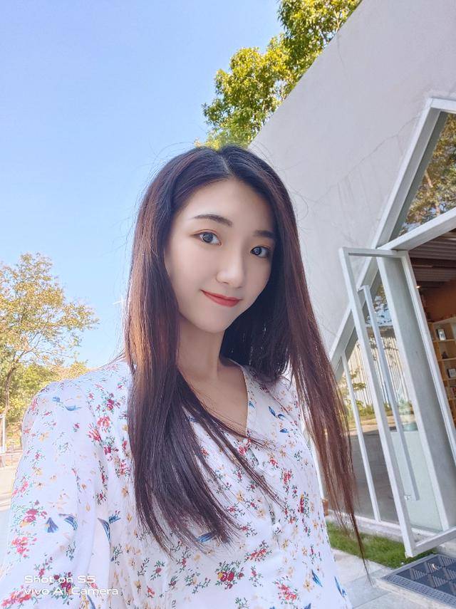 自拍姿势指引,让你风格百变