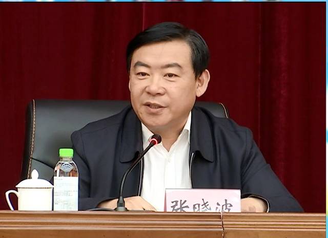 集团党委委员,副总经理张晓波主持会议.