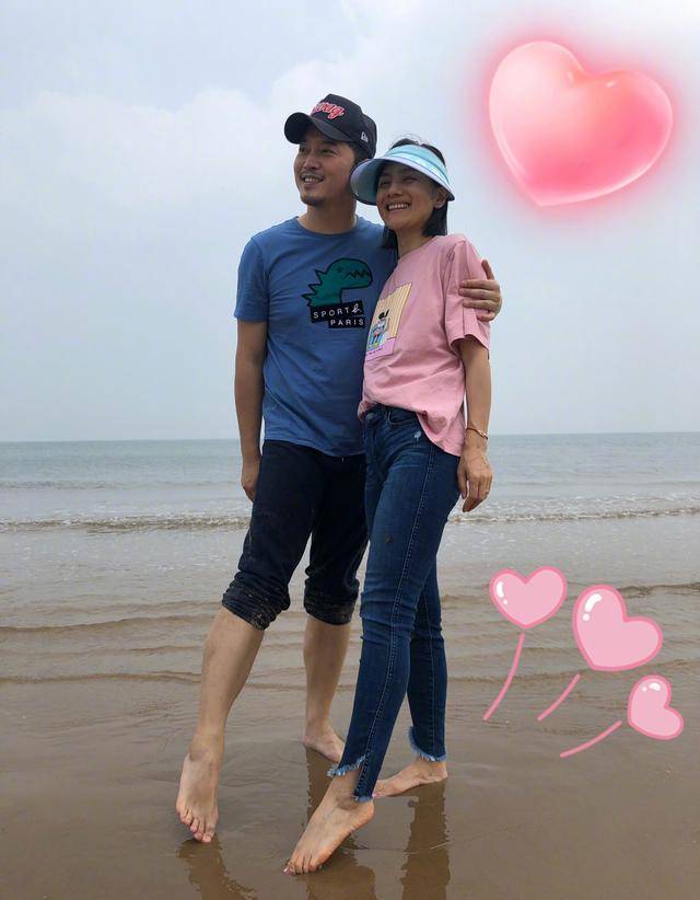 沙溢凌晨为胡可庆44岁生日,晒二人海边度假照,甜蜜撒狗粮_手机搜狐网