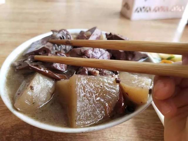 记忆冬日美味天台人爱吃牛血羹离城最近的全牛宴