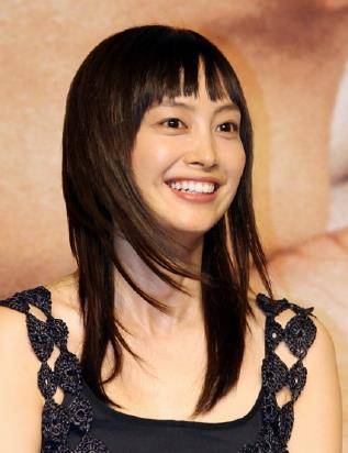 李奈映年轻撞脸宋茜 嫁给元彬淡出娱乐圈 与李钟硕演情侣却被骂?