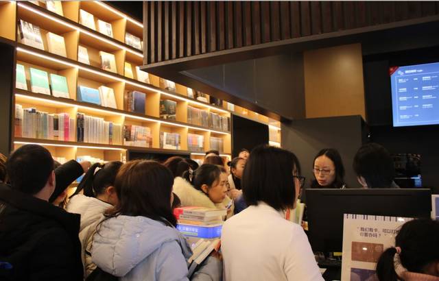 沈石溪来了!崇州城市人才会客厅现场火热!