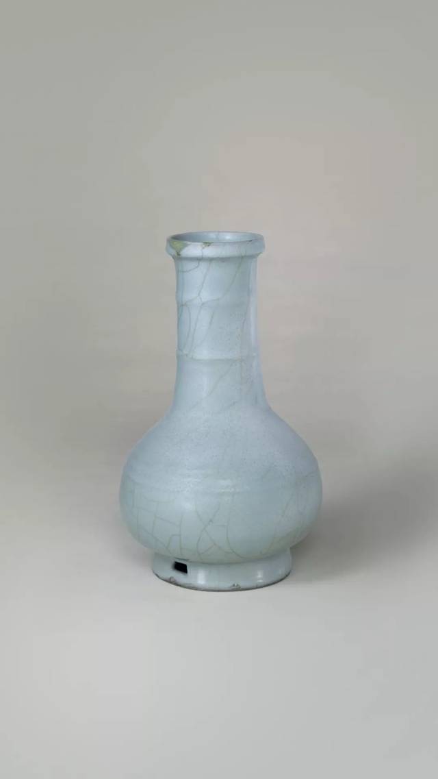 每日一宝| 北宋官窑弦纹瓶，宋徽宗推崇的“王者之瓷”！_瓷器