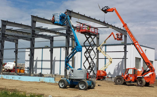 高空作业平台保障厂房钢结构工程的施工效率和作业安全