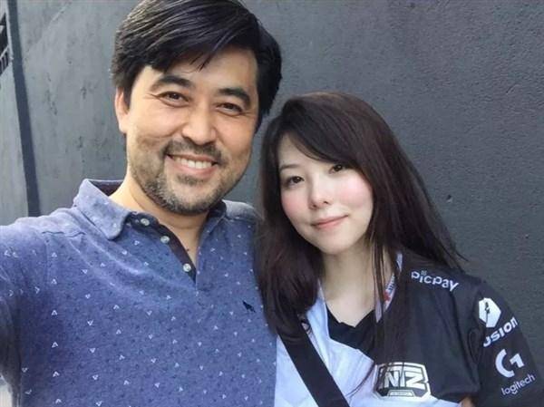 这两天要论英雄联盟圈里最火的人是谁的话,相信不少人会回答是mayumi.