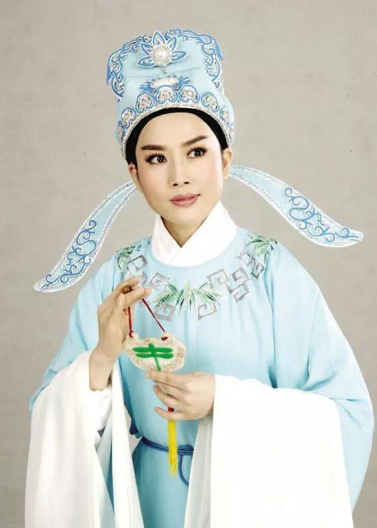 浅谈扬剧和越剧版本的《玉蜻蜓》中贵升临终的表现手法