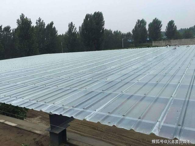 采光瓦降价采光瓦价格是根据采光板的规格以及厚度来定义的,每种规格