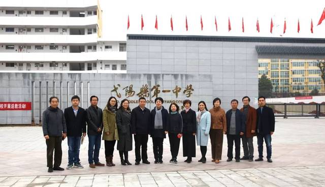 在弋阳一中,金山区教育学院语文特级教师顾燕文,张堰中学生物特级教师