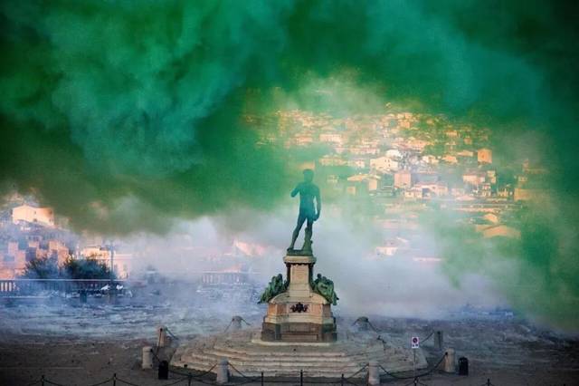 那个在天空中作画的浪漫艺术家|蔡国强