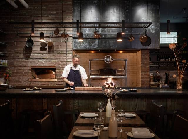 国外精致优雅的小型私厨餐厅装修设计方案