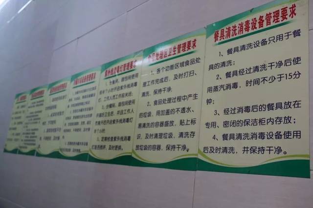 规范之处:制度规范化上墙,进货查验记录台账比较完善,从业人员持有效