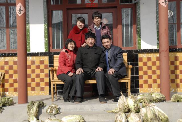 原创中国式父母的异地生活:母亲进城带娃,父亲留守在家|图集