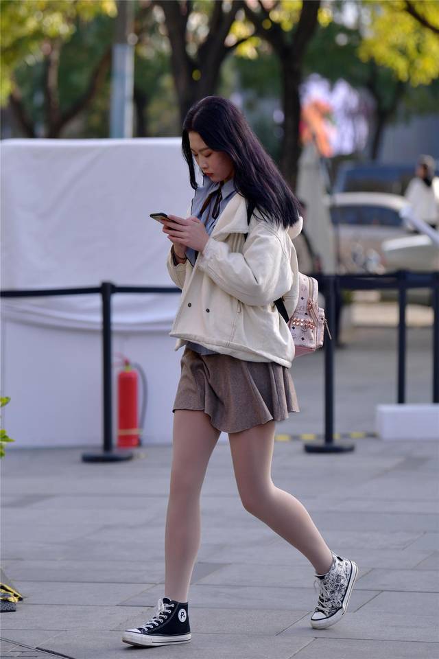 冬天告别臃肿,选择打底袜,搭配高跟鞋和平底鞋都很美