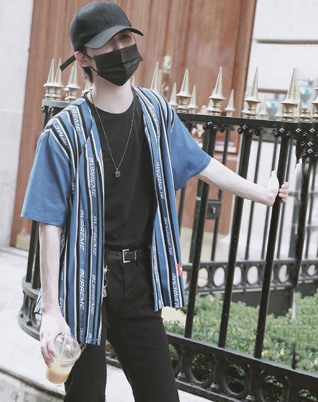 乐华七子新造型,毕雯珺盘手串儿,李权哲丁泽仁戴眼镜帅到炸