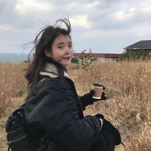 iu最新画报大公开!满月社长转型了?秒成国民妹妹!