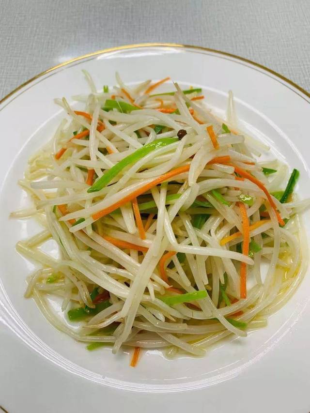 黄豆芽和绿豆芽哪个更有营养?怎样做才脆嫩美味,恰到好处?