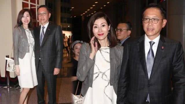 富豪許晉亨老婆李嘉欣近照曝光富太太們合影她最美