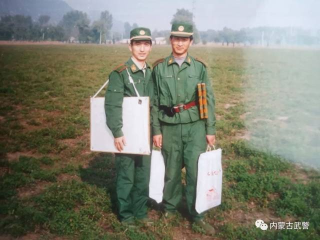 1997年武警服装图片