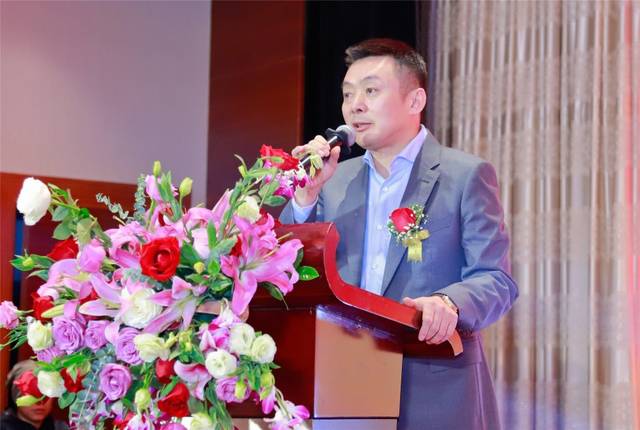 长王天海先生,常务副会长兼秘书长张冕先生,执行会长: 任宗胜,何仲平