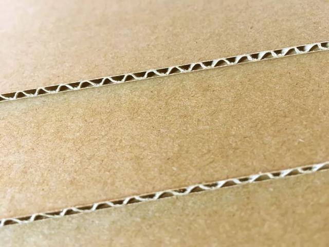 此条高速智能瓦楞纸板生产线,可以根据客户所需生产三到五层瓦楞纸板