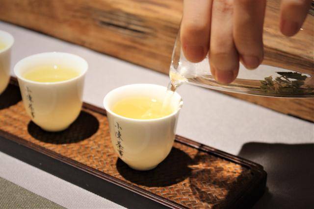 茶斟七分满,泡茶待客,喝茶时,这三点礼节您留意过吗?