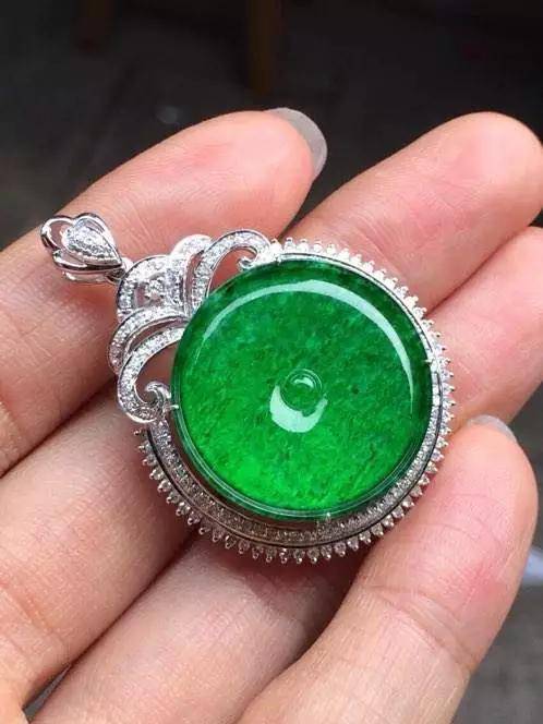 那些和翡翠相似度很高的薄水料,永楚料,危料,到底是什么?