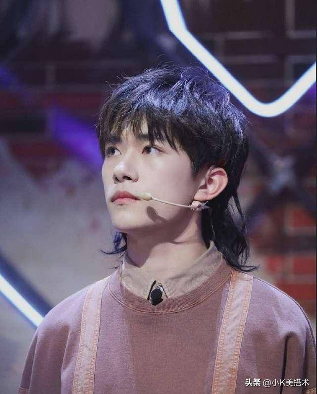 帅气的鲻鱼头发型,肖战也安排上了,搭配一身黑色西装太上头_手机搜狐