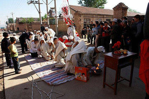 抬龙杠,摔老盆,点汤壶,拉富贵,感受帝都老洛阳的出殡现场_手机搜狐网