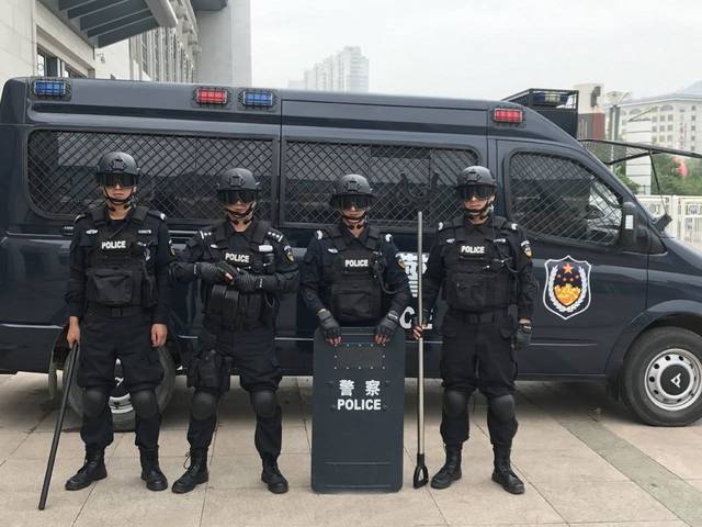 特警执行任务时如果不带面罩会有怎样的后果比电影还是真实