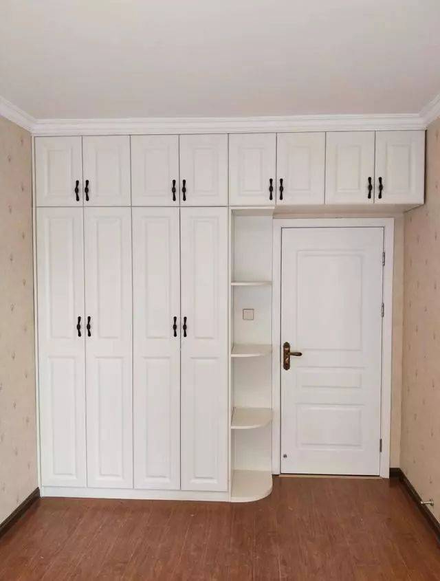 卧室吊柜要不要延长到门?