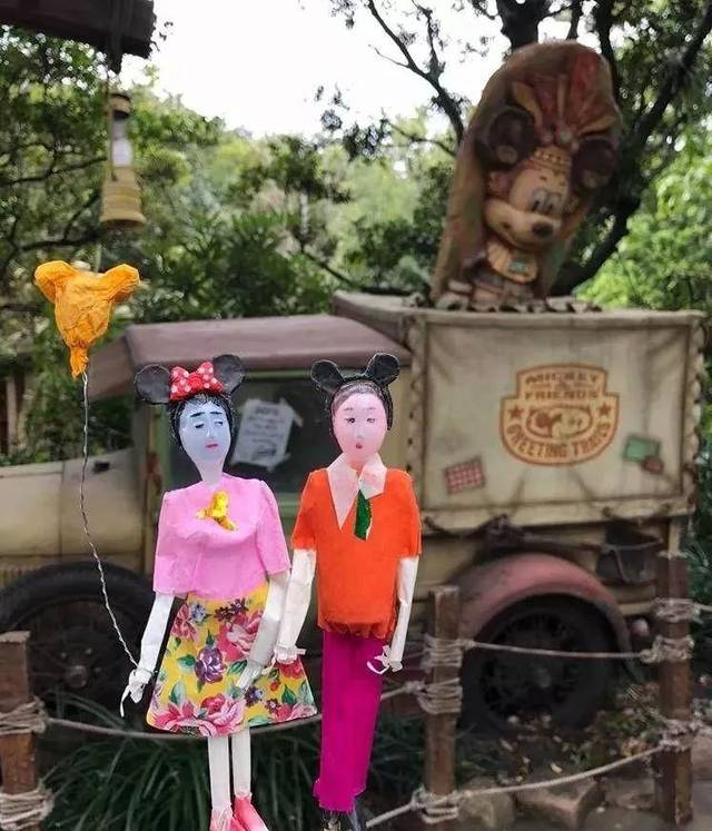 姐弟二人还自发开通了facebook账号 「@新兴糊纸店-纸扎工艺美学」 在