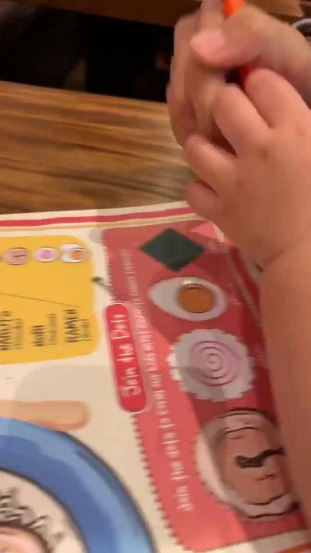 张柏芝与小Q陪弟弟玩耍,母子跟Marcus抢糖,老