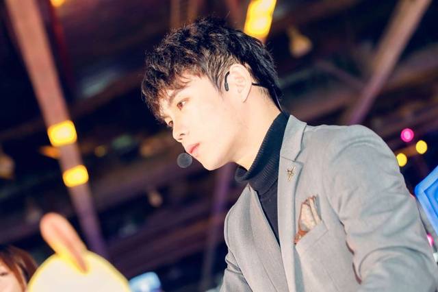 官宣:知名电竞解说小贤加入友趣电竞!_手机搜狐网