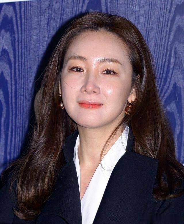 明星美照,图一清丽脱俗的崔智友,气质一直"拿捏"很到位!