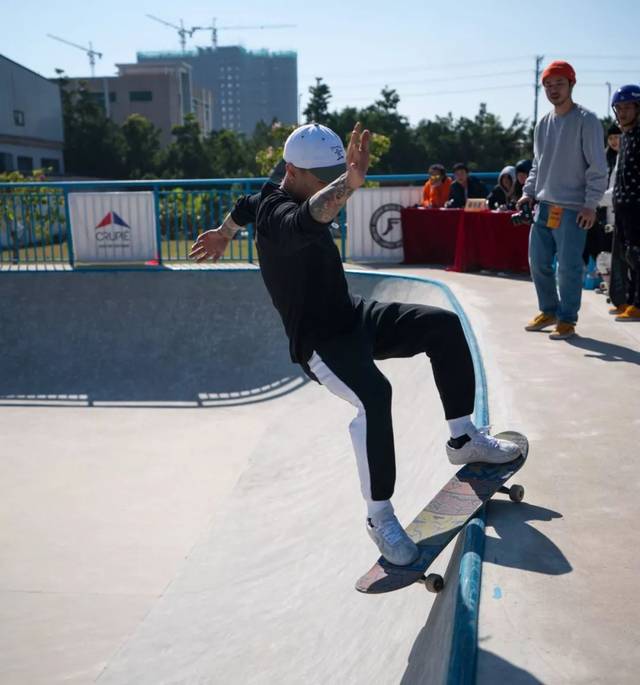 李祉兴斩获街式碗池双冠,2019广东省滑板公开赛人才辈出!