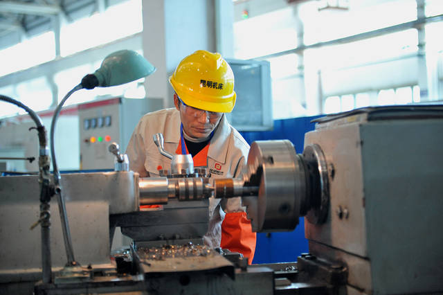 第三届昆明市"名匠杯"职业技能大赛车工技能竞赛举行